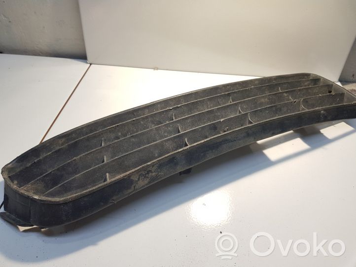 Audi A4 S4 B5 8D Unteres Gitter dreiteilig vorne 4A0807346