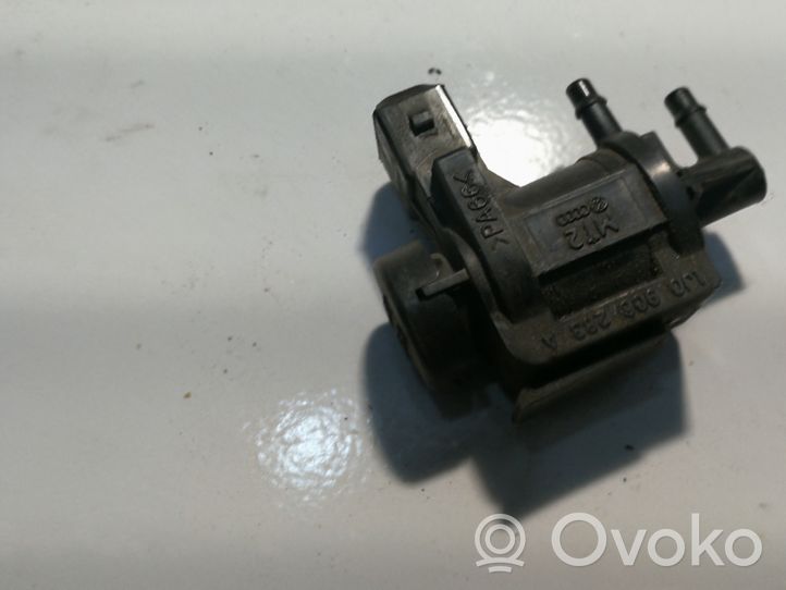 Audi A4 S4 B5 8D Vakuuminis vožtuvas 1J0906283A