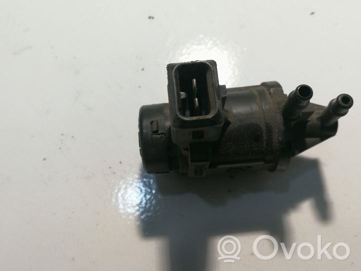 Audi A4 S4 B5 8D Vakuuminis vožtuvas 1J0906283A