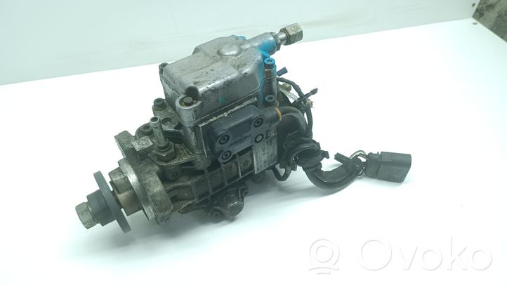 Audi A4 S4 B5 8D Pompe d'injection de carburant à haute pression 038130107D