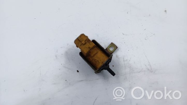 Audi 80 90 S2 B4 Electrovanne Soupape de Sûreté / Dépression 72192413