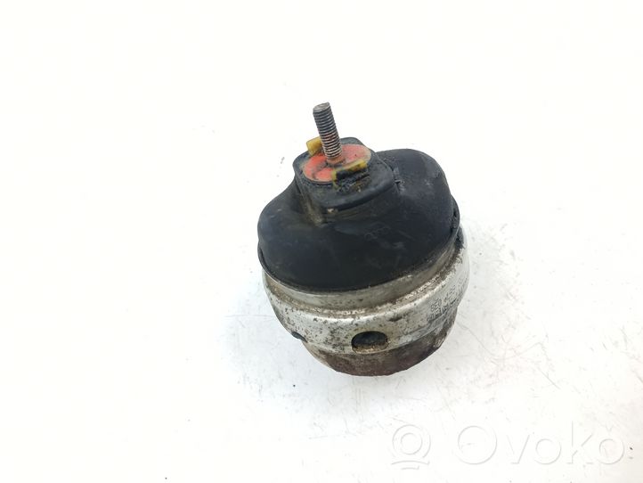 Audi A4 S4 B5 8D Supporto di montaggio del motore 8E0199382J