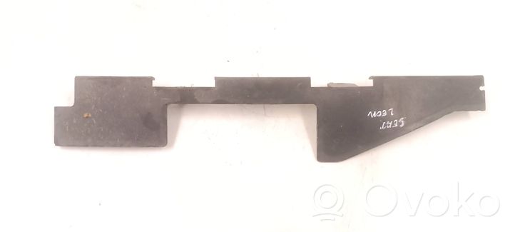 Seat Leon (1M) Garniture de radiateur 1M0121283A