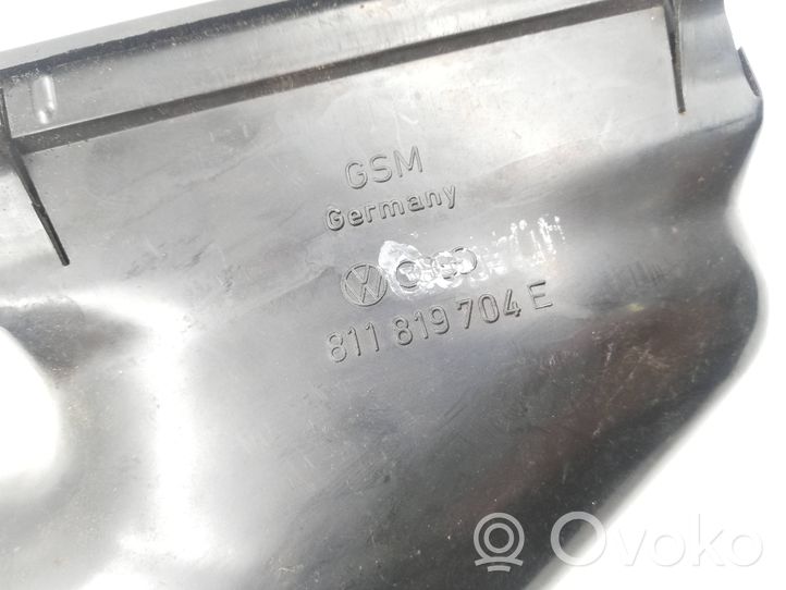 Audi 80 90 B2 Šoninės oro grotelės 811819704E