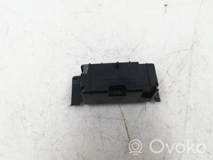 Audi Q7 4L Takaoven tuhkakuppi 4B0857405A