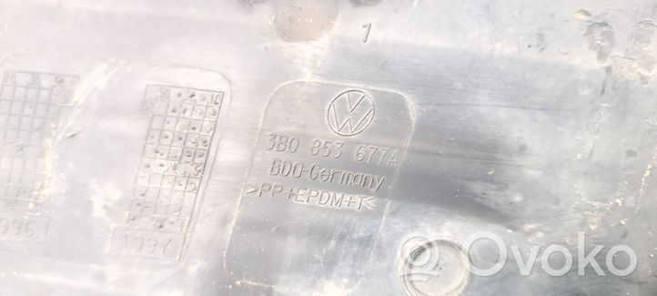 Volkswagen PASSAT B5 Etupuskurin alempi jäähdytinsäleikkö 3B0853677A