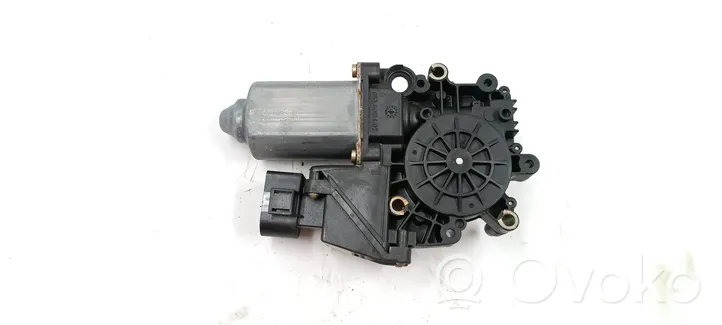 Audi A4 S4 B5 8D Varikliukas priekinio langų pakėlėjo 8D0959801D