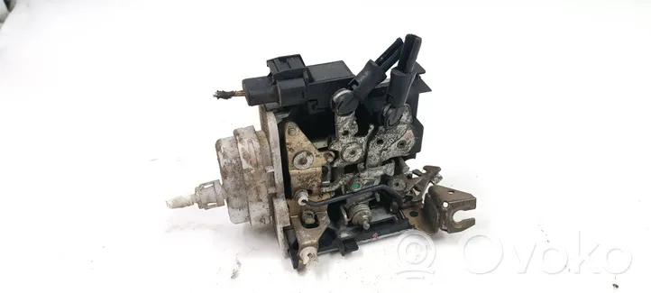 Audi A4 S4 B5 8D Zamek drzwi przednich 8D1837015F