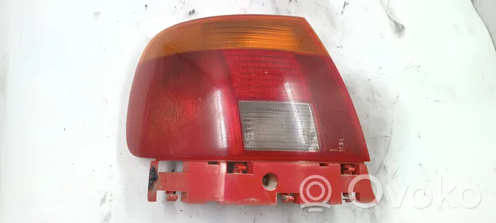 Audi A4 S4 B5 8D Lampa tylna 8d0945095A