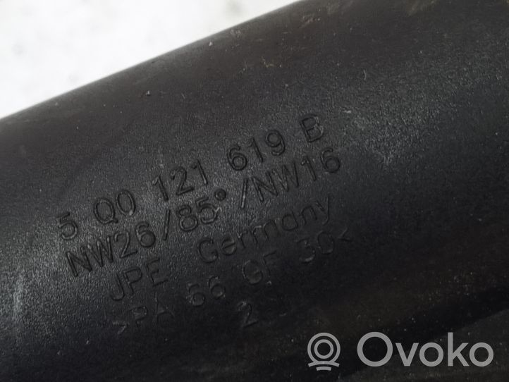 Skoda Octavia Mk3 (5E) Przewód / Wąż chłodnicy 5Q0121619B