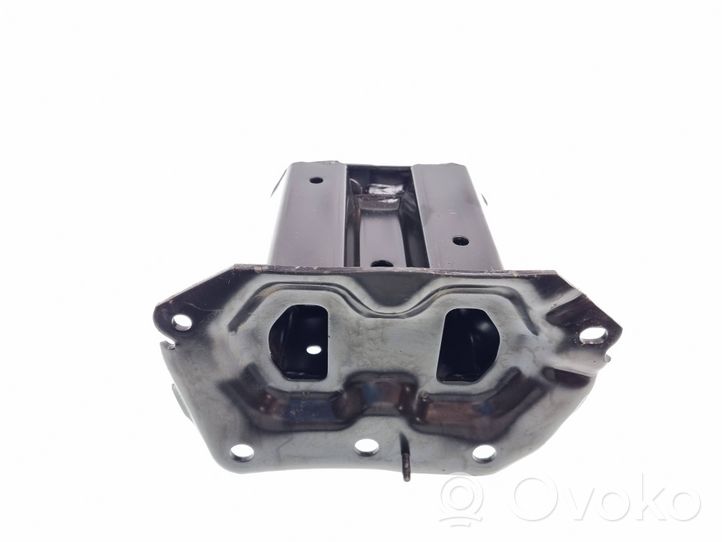 Nissan Murano Z52 Staffa di rinforzo montaggio del paraurti anteriore 62210