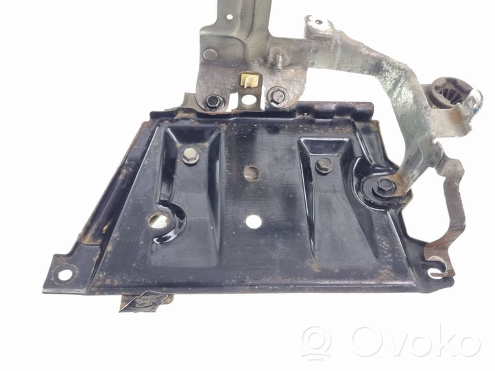 Nissan Murano Z52 Staffa di montaggio della batteria 244283Z000