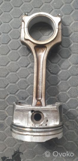 Peugeot 308 SW  Piston avec bielle P813