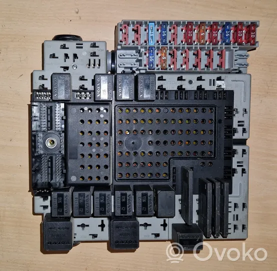 Volvo V70 Modulo fusibile 8676286