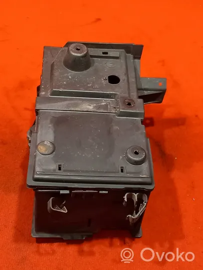 Volvo V50 Support boîte de batterie 30667941