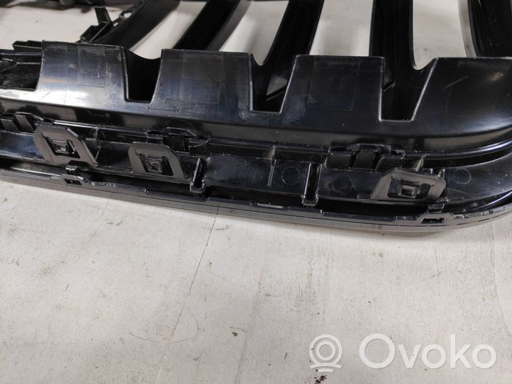 BMW X1 U11 Etupuskurin ylempi jäähdytinsäleikkö 5A0BB8511