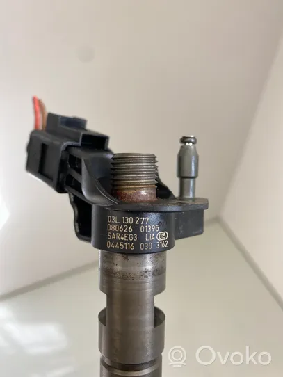 Volkswagen PASSAT B6 Injecteur de carburant 03L130277