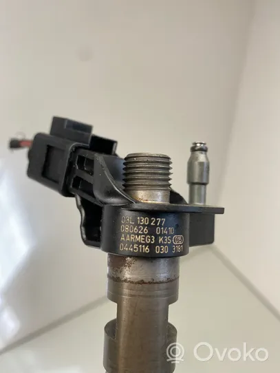 Volkswagen PASSAT B6 Injecteur de carburant 03L130277