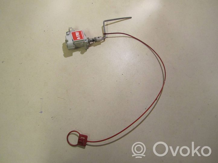 Audi A4 S4 B6 8E 8H Verrouillage du bouchon du réservoir de carburant 8E0862153