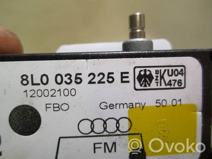 Audi A3 S3 8L Antenos stiprintuvas 8L0035225E