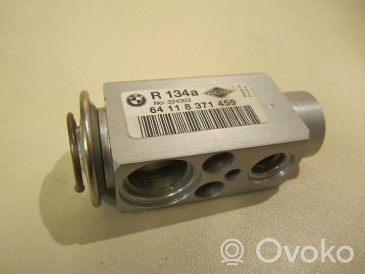 BMW 5 E39 Air conditioning (A/C) expansion valve 64118371459