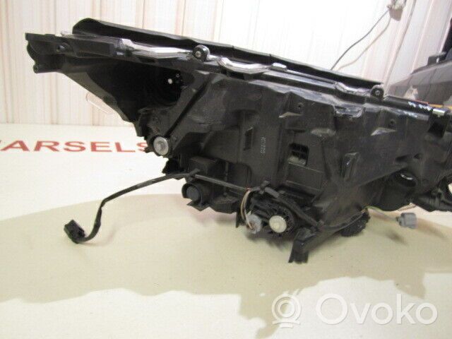 Toyota RAV 4 (XA50) Faro/fanale 8118542840