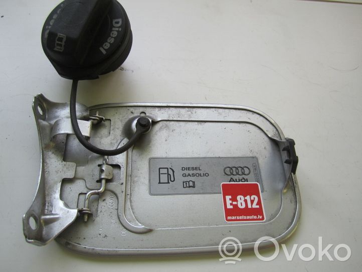 Audi A4 S4 B6 8E 8H Bouchon, volet de trappe de réservoir à carburant 8E0010184K