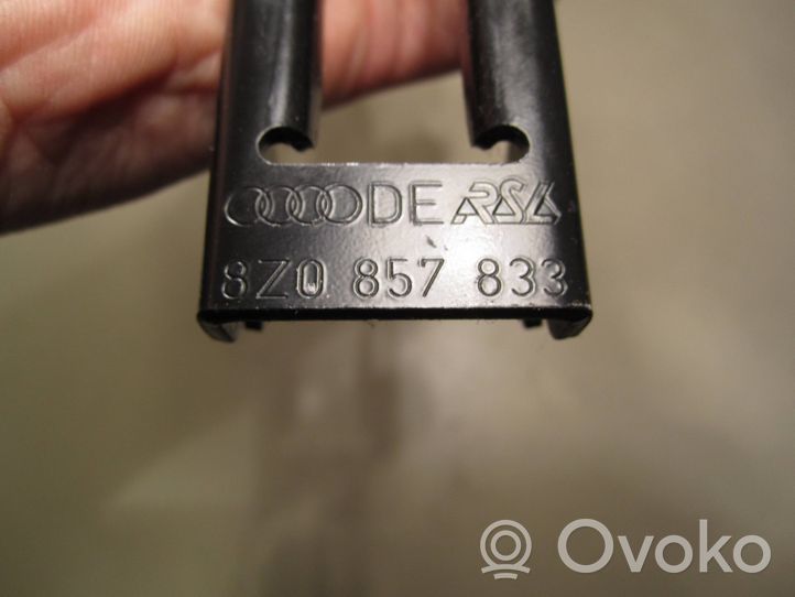 Audi A2 Rail de réglage hauteur de ceinture de sécurité 8Z0857833