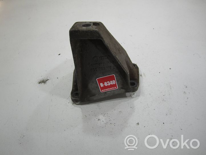 Volkswagen PASSAT B5.5 Soporte de montaje de la caja de cambios 8D0399113L