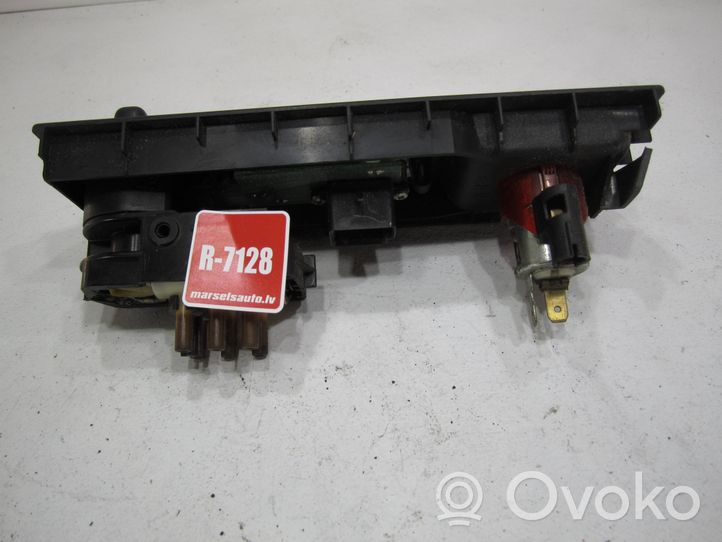 Audi 100 200 5000 C3 Przełącznik blokady mostu 447919214