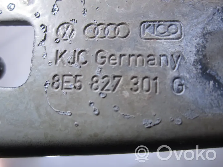 Audi A4 S4 B7 8E 8H Zawias klapy tylnej bagażnika 8E5827301G