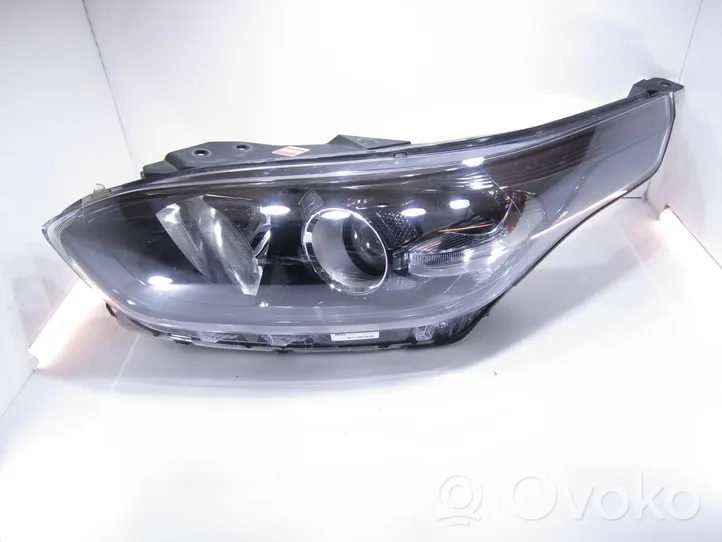 KIA Ceed Lampa przednia J792121030