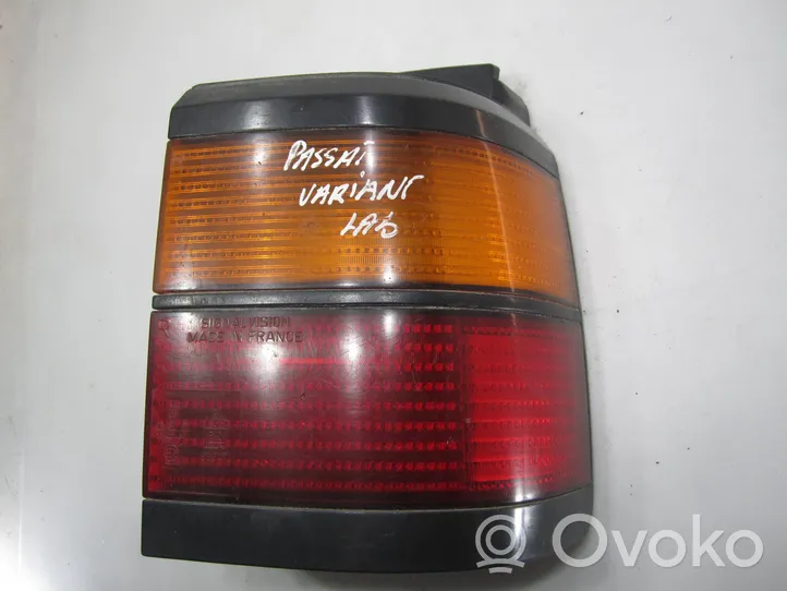 Volkswagen PASSAT B3 Luz trasera/de freno 333945112