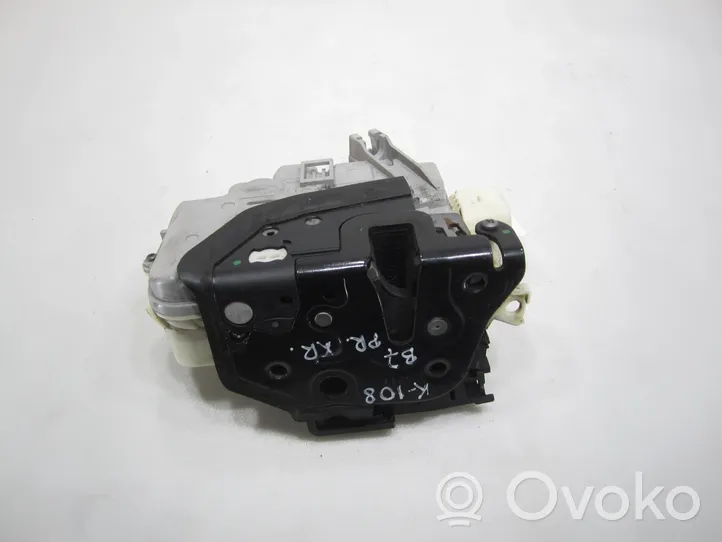 Volkswagen PASSAT B7 Front door lock 3C1837015A