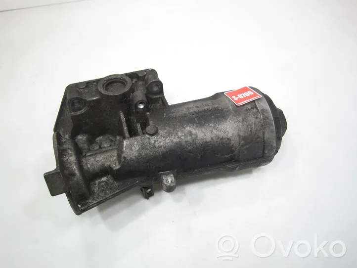 Audi A4 S4 B7 8E 8H Supporto di montaggio del filtro dell’olio 045115389E