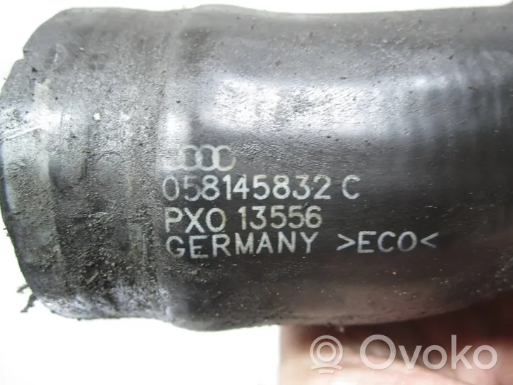 Audi A4 S4 B5 8D Parte del condotto di aspirazione dell'aria 058145832C