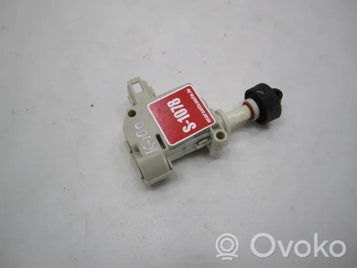 Audi A6 S6 C6 4F Motorino del tappo del serbatoio del carburante 3B0959782A