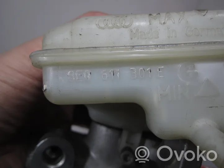 Audi A6 S6 C6 4F Brake fluid reservoir 8E0611301E