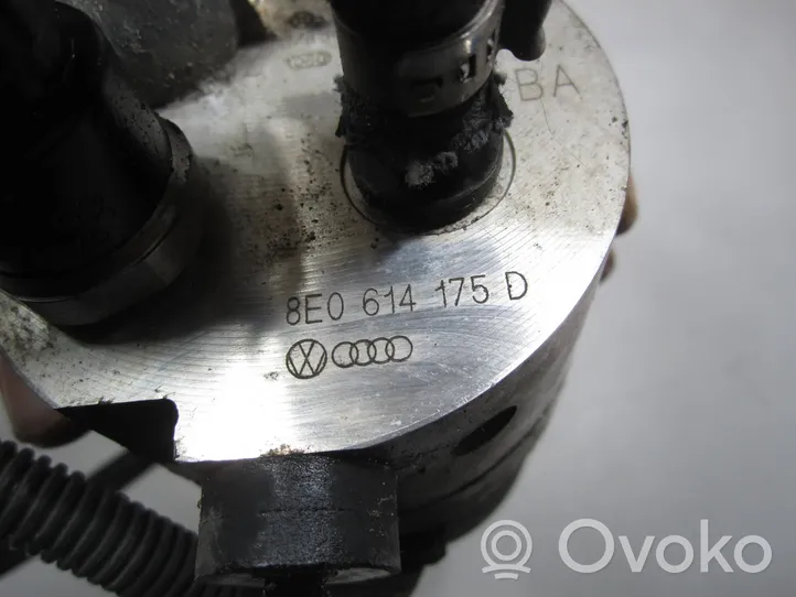 Audi A4 S4 B5 8D Pompa podciśnienia 8E0614175D
