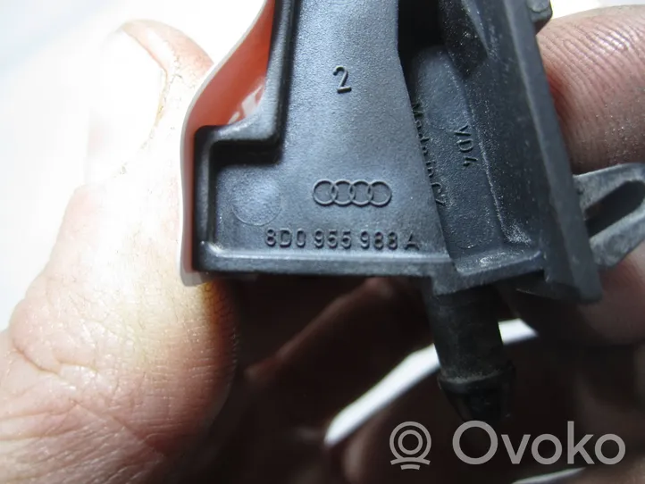 Audi A4 S4 B5 8D Ugello a spruzzo lavavetri per parabrezza 8D0955988A