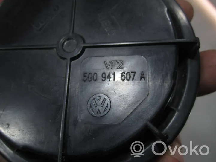 Volkswagen Golf VII Priekinio žibinto dangtelis 5G0941607A