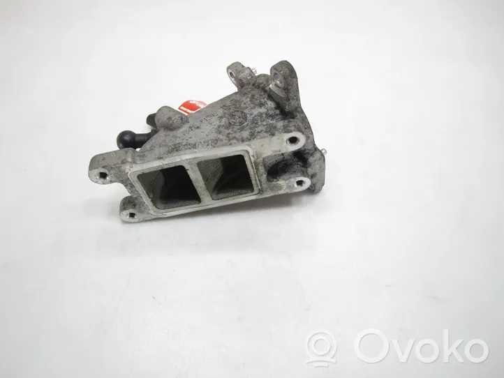 Volkswagen PASSAT B8 Valvola corpo farfallato elettrica 04L128637A