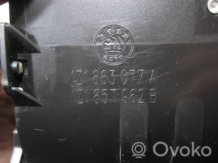 Skoda Octavia Mk2 (1Z) Car ashtray 1Z1863077A