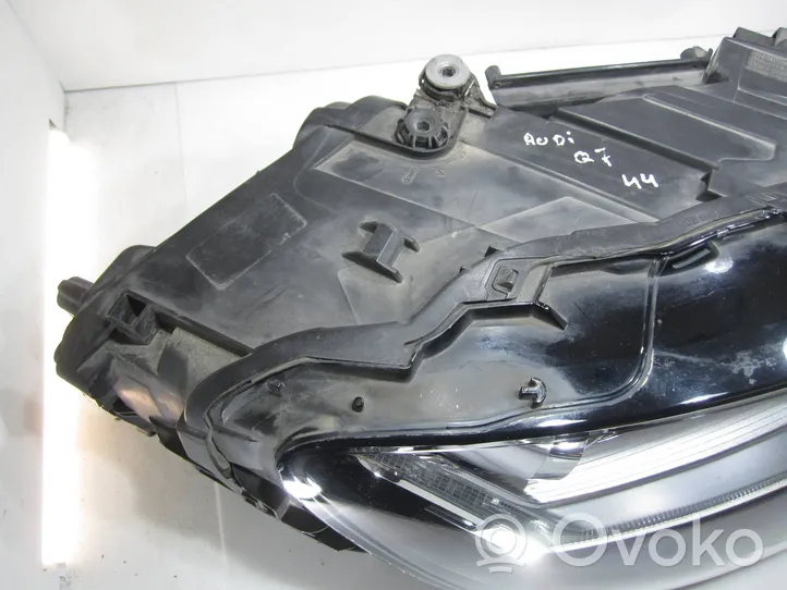 Audi Q7 4M Lampa przednia 4M0941036