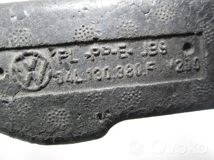 Volkswagen Caddy Kita variklio skyriaus detalė 04L130380F