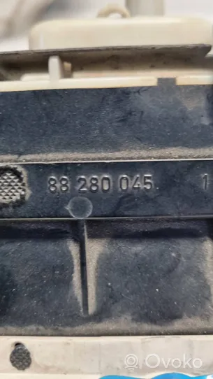 Volkswagen Golf II Licznik / Prędkościomierz 88280045