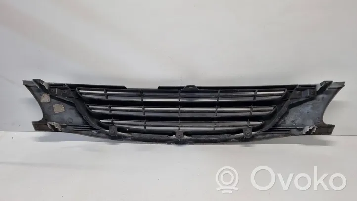 Toyota Avensis T220 Grotelės priekinės 5311405020