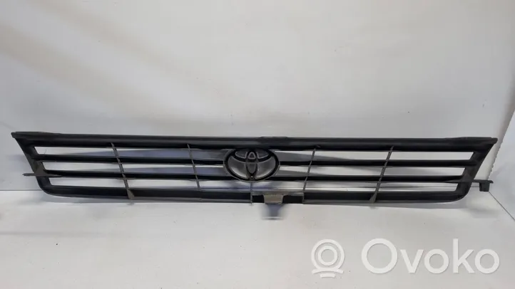 Toyota Hiace (H200) Maskownica / Grill / Atrapa górna chłodnicy 5311126320
