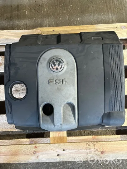 Volkswagen Golf V Couvercle cache moteur 03C129607N