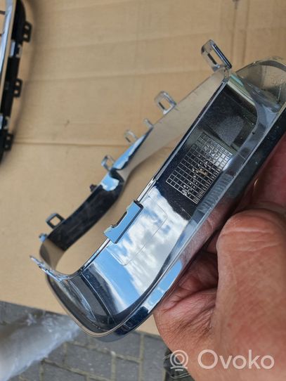 BMW 1 F20 F21 Griglia superiore del radiatore paraurti anteriore 